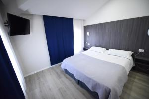 Ένα ή περισσότερα κρεβάτια σε δωμάτιο στο Rose Garden Hotel