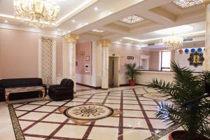 Lobby o reception area sa Rakat Plaza