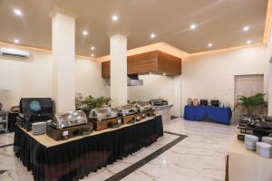 a room with a counter with a kitchen with a buffet at Vila Ombak in Gili Trawangan