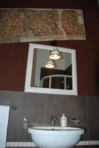 A bathroom at Locanda Re Ruggero
