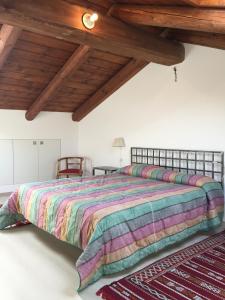 Katil atau katil-katil dalam bilik di Barolo Apartments