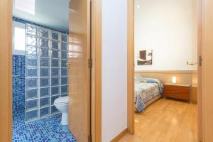 Posteľ alebo postele v izbe v ubytovaní Malgrat de Mar Blvd Seaview Apartment
