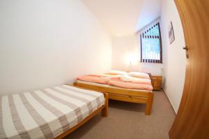 Postel nebo postele na pokoji v ubytování Apartmány Biela Púť 17 - 18 + 25 fotografií