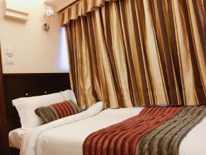 Katil atau katil-katil dalam bilik di Seasons Hotel - Causeway Bay