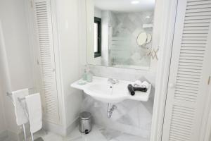 Łazienka w obiekcie GR Suites Boutique Picasso