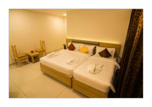 Postel nebo postele na pokoji v ubytování Hotel Ashoka