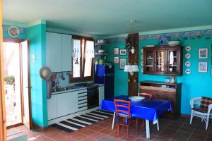 Η κουζίνα ή μικρή κουζίνα στο Fascinosa casa sul mare in posizione mozzafiato
