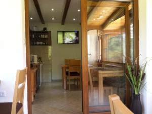 Kuchyňa alebo kuchynka v ubytovaní Lake House