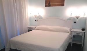 Postel nebo postele na pokoji v ubytování Hotel Villa Nefele