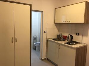 Kuchyň nebo kuchyňský kout v ubytování Vip Apartmani Canj + 37 fotografií