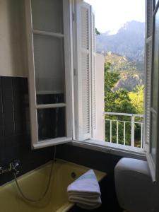 Nespecifikovaný výhled na hory nebo výhled na hory při pohledu z bed and breakfast