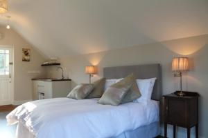Ліжко або ліжка в номері The Loft, Apple Lodge & Blossom Lodge
