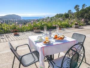 Zdjęcie z galerii obiektu Villa Finca Luisa para 6 con piscina y vista mar w mieście Andratx