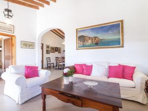 Zdjęcie z galerii obiektu Villa Finca Luisa para 6 con piscina y vista mar w mieście Andratx