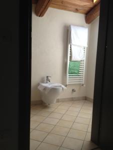 Et badeværelse på Barolo Apartments