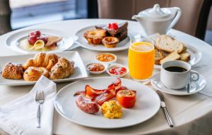 Breakfast options available to guests at Macdonald Norwood Hall Hotel 