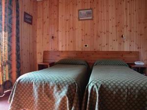 Un pat sau paturi într-o cameră la Park Hotel Gran Bosco