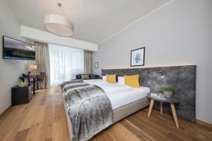 Katil atau katil-katil dalam bilik di HEITZMANN - Hotel & Rooftop