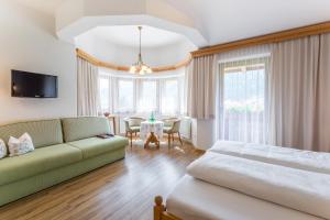 Katil atau katil-katil dalam bilik di Hotel Riedl im Zillertal