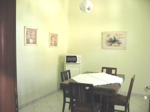 Televízia a/alebo spoločenská miestnosť v ubytovaní Casa Bruno B&B