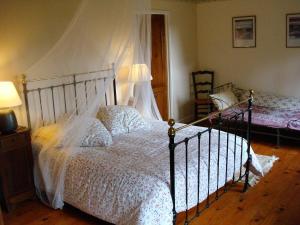 a bedroom with a bed with a canopy at Holiday Home La Rose in Barie