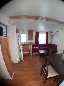 Kuchyň nebo kuchyňský kout v ubytování Camping la Chicanette