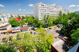 an aerial view of a city with a parking lot at Apartament Gina2 in Galaţi