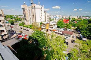 an aerial view of a city with buildings and cars at Apartament Gina2 in Galaţi +2 photos