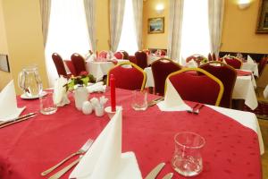 Restoran või mõni muu söögikoht majutusasutuses Hotel Pavlov
