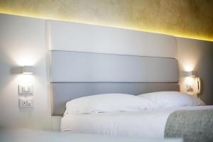 Postel nebo postele na pokoji v ubytování Hotel Albatros