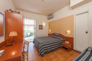Postel nebo postele na pokoji v ubytování Hotel Apuana