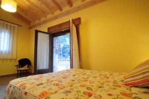 a bedroom with a bed in a room with a window at Los Ranchales Vinuesa in Vinuesa