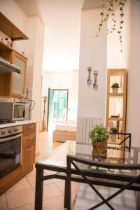 Η κουζίνα ή μικρή κουζίνα στο Enjoy Bologna Apartment