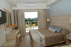 Кровать или кровати в номере Odysseus Hotel