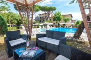 Bazén v ubytování Hotel Apuana nebo v jeho okolí