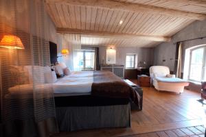Säng eller sängar i ett rum på Les Rosées