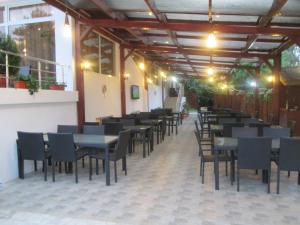 Restaurace v ubytování Pensiunea Doneli