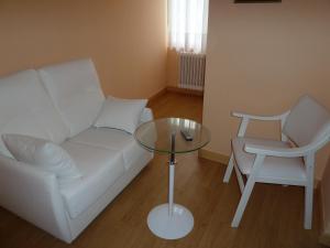 A seating area at Hostal de la Playa