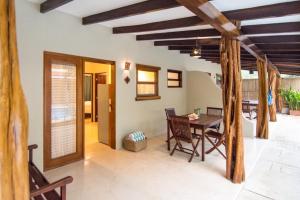 a dining room with a table and chairs at Ten North Tamarindo Beach Hotel in Tamarindo