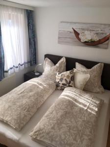 Postel nebo postele na pokoji v ubytování Ferienwohnung Beate Hassler