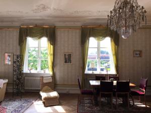 A seating area at Gamla Stan Simrishamn