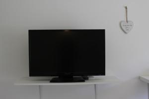 TV a/nebo společenská místnost v ubytování Adria Stobrec