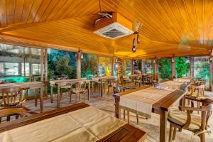 Restaurace v ubytování Cunda Özerbey Konağı