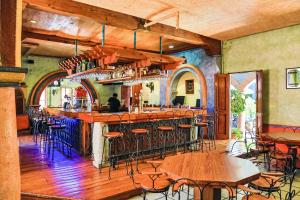 Ο χώρος του lounge ή του μπαρ στο Hotel La Plaza de Tequisquiapan