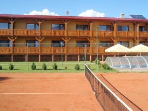 Tenis alebo squash v ubytovaní Penzion Fako alebo jeho okolí