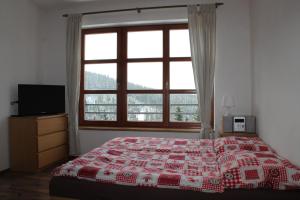 Postel nebo postele na pokoji v ubytování Vysokohorský apartmán Cihlářka