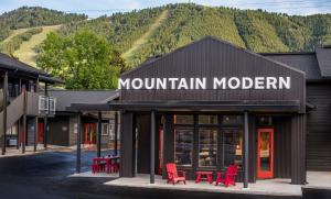 a mountain motel with red chairs in front of it at Mountain Modern Motel in Jackson