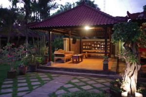Zahrada ubytování Tirta Sari Bungalow