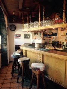 Lounge alebo bar v ubytovaní Landhaus Engadin