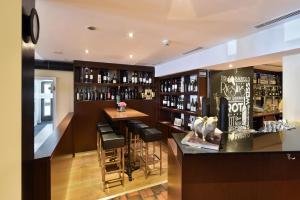 Apart Hotel Amadeo酒廊或酒吧区